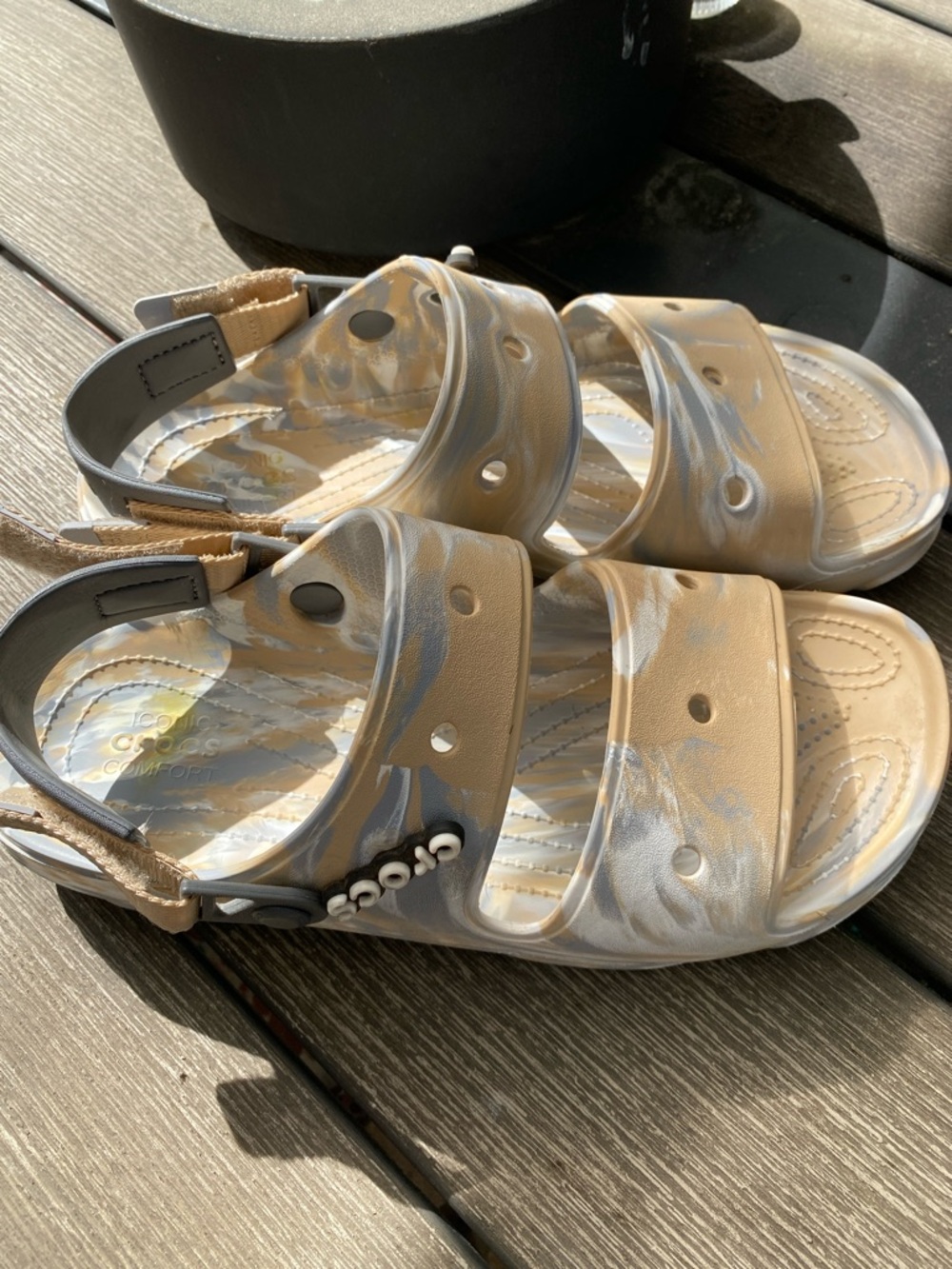CROCS Men's Beige and White Camo Classic Sandals Size 11 - Picture 5 of 9